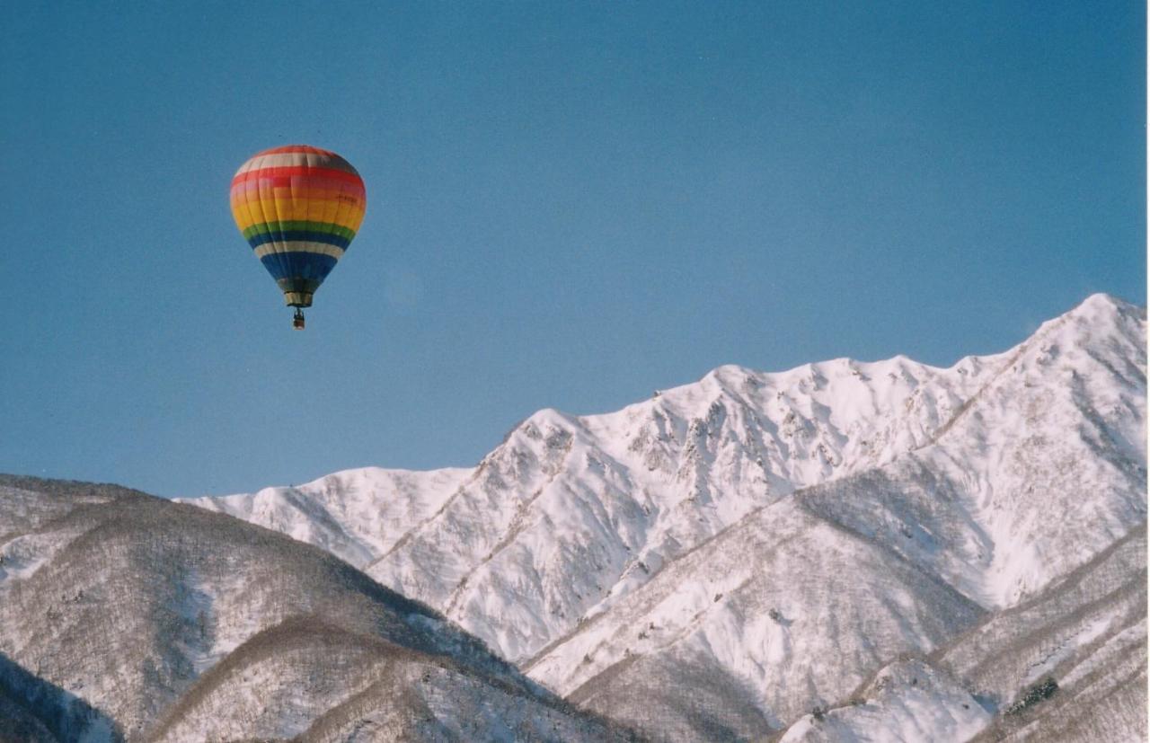 Bed and Breakfast ペンション ちゃうちゃう Hakuba Exterior foto