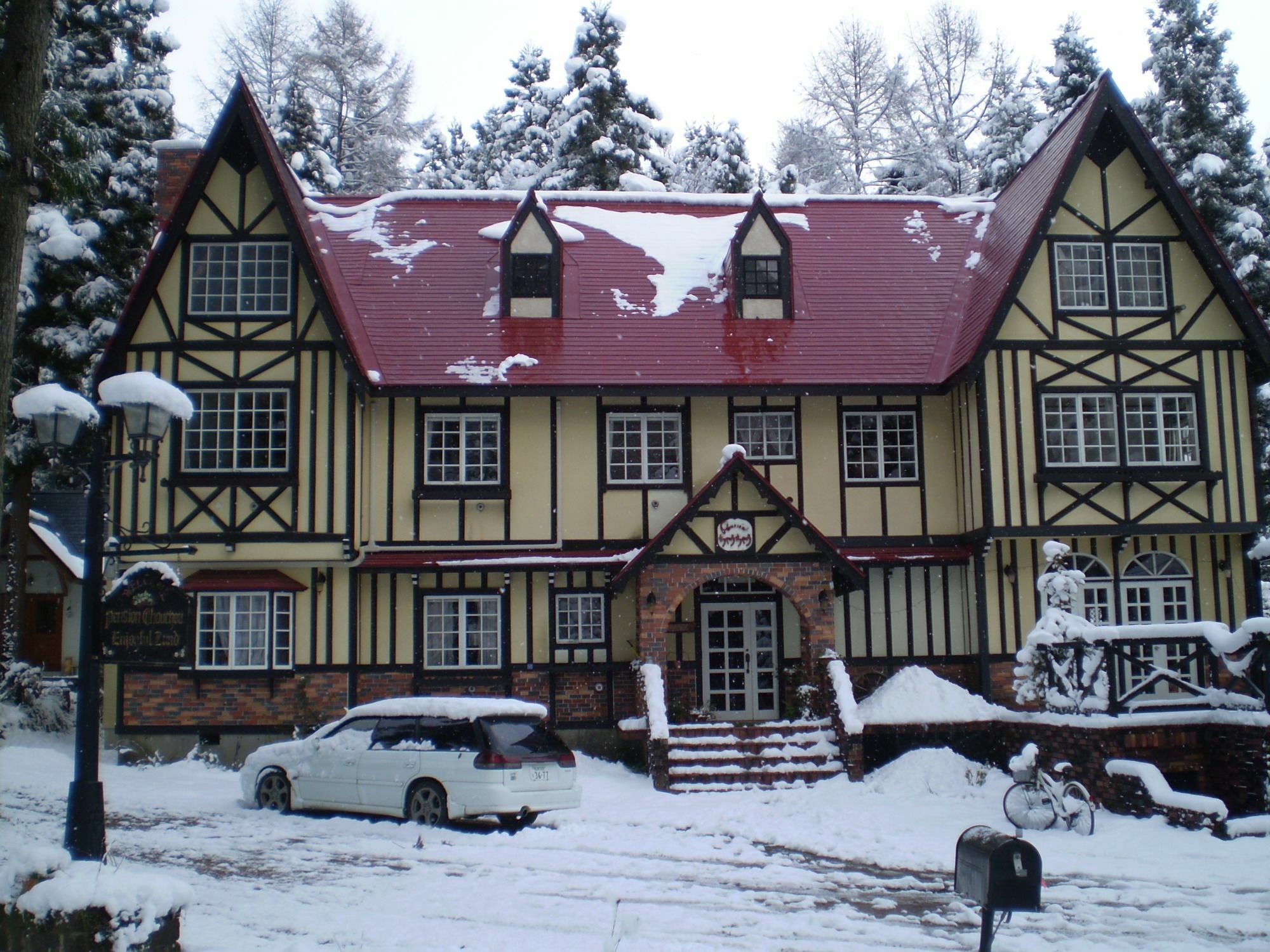 Bed and Breakfast ペンション ちゃうちゃう Hakuba Exterior foto